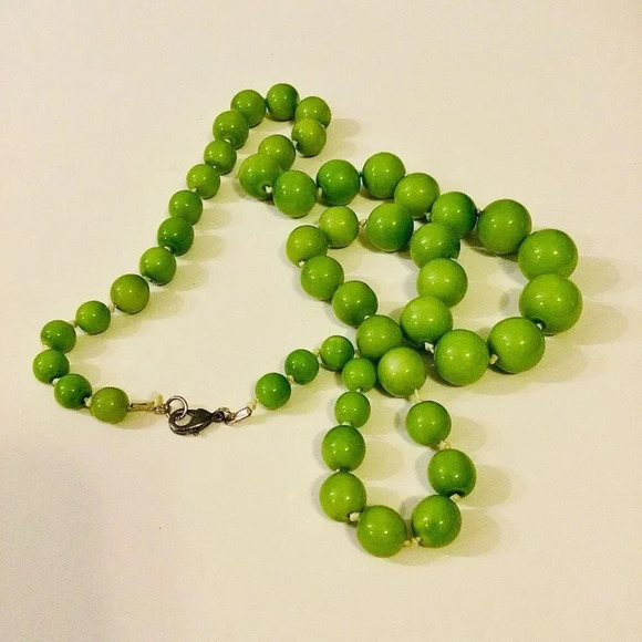 Vintage Womens Lime Green Long Single Strand Chunky Beaded Necklace Jewelry - Picture 6 of 8